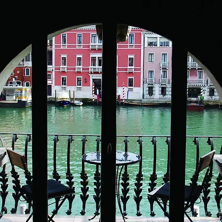 Palazzo Barbarigo Sul Canal Grande