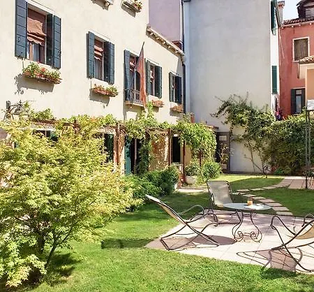 Bed & Breakfast Casa Rezzonico 2*