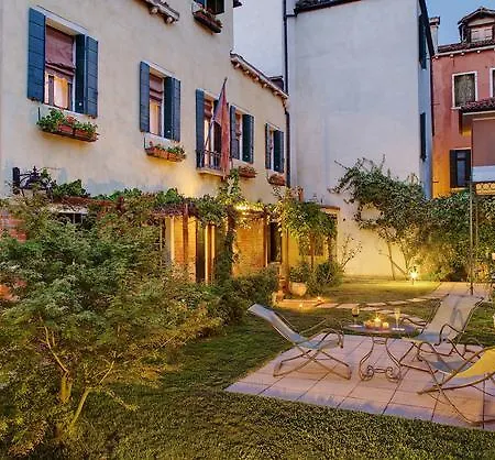 Bed & Breakfast Casa Rezzonico 2*
