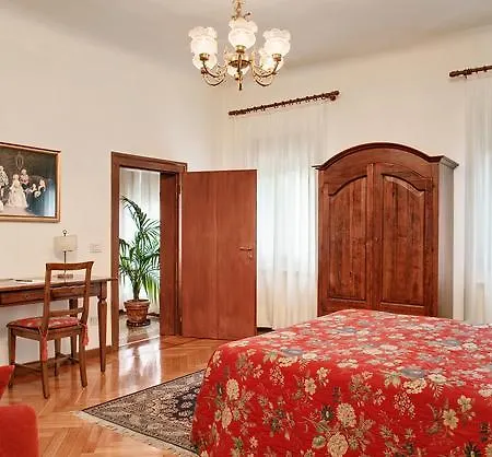 Casa Rezzonico Bed & Breakfast 2*