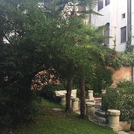 Apartment In A Lovely Garden Biennale Flat