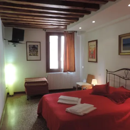 Apartment San Bortolomio Venedig