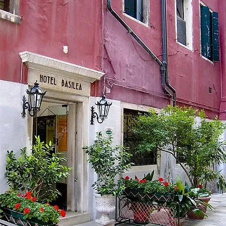 Hotel Basilea 3*