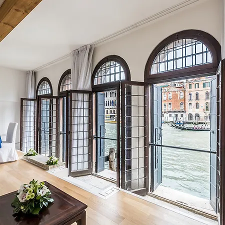 Love Canal Grande Hotel *