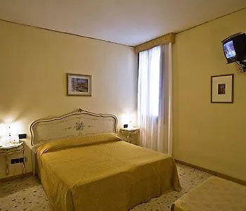 Ca' Leon D'oro 3* Veneza