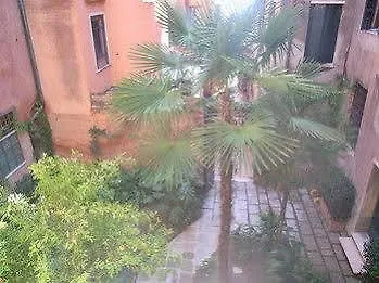 Гостевой дом La Residenza 818 *