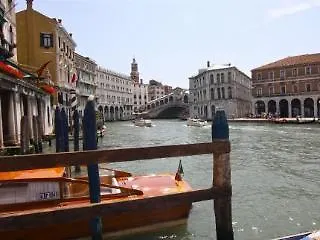 ゲストハウス Palazzo Lion Morosini - Check In Presso Ai Santi Apostoli