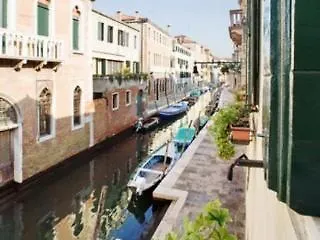 Casa Rezzonico Bed & Breakfast 2*