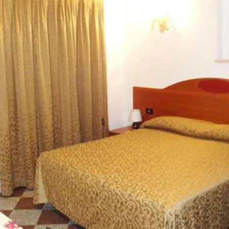 Ariel Silva 2* Venedig