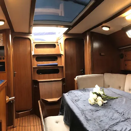 Bed&boat Eolo 3 Botel