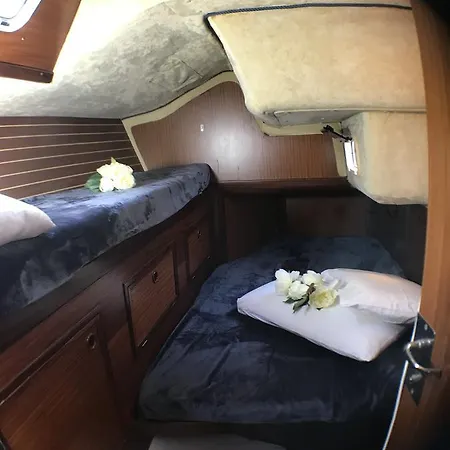 Bed&boat Eolo 3 Botel