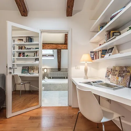 Ca' Malvasia Terrace Apartment Venice