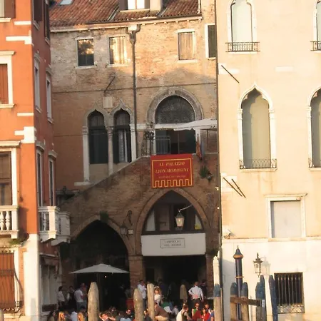 ゲストハウス Palazzo Lion Morosini - Check In Presso Ai Santi Apostoli