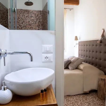 Al Pozzo Di Luce Bed & Breakfast 2*