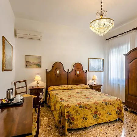 Bed & Breakfast Casa Rezzonico 2*