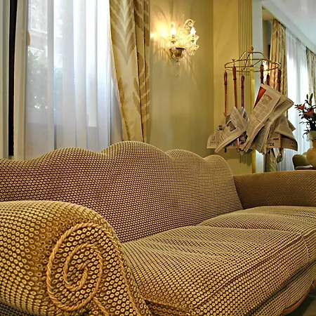 Carlton Capri Hotel