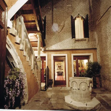 Hotel Pausania 3*