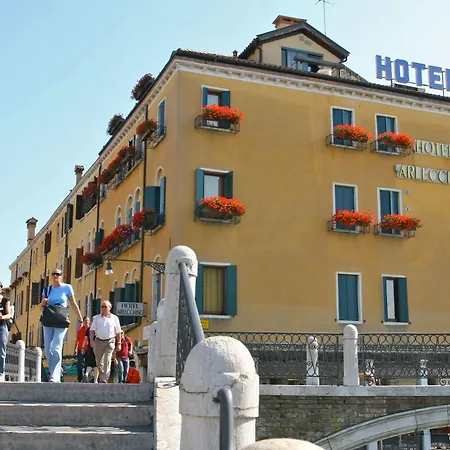 Arlecchino Hotel 3*