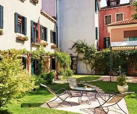 Bed & Breakfast Casa Rezzonico 2*