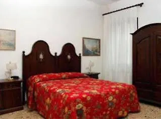 Casa Rezzonico Bed & Breakfast 2*