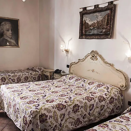 Alloggi Ss Giovanni E Paolo Guest house