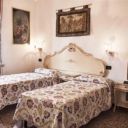 Alloggi Ss Giovanni E Paolo Guest house