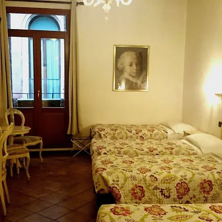 Guest house Alloggi Ss Giovanni E Paolo 2*