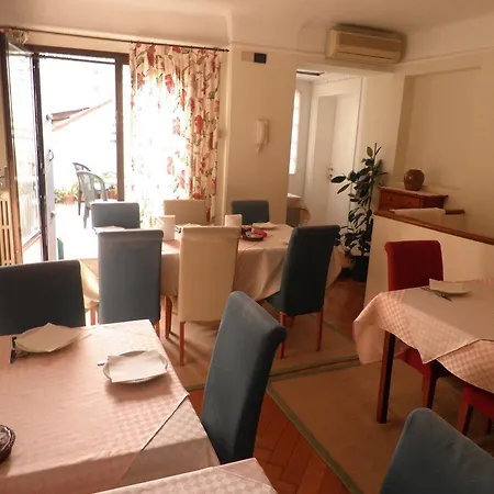 Al Campaniel Bed & Breakfast