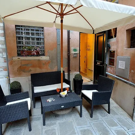 Orion Hotel 2*