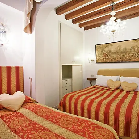 San Luca Flats Apartmanhotel 3*