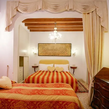 Apartmanhotel San Luca Flats 3*