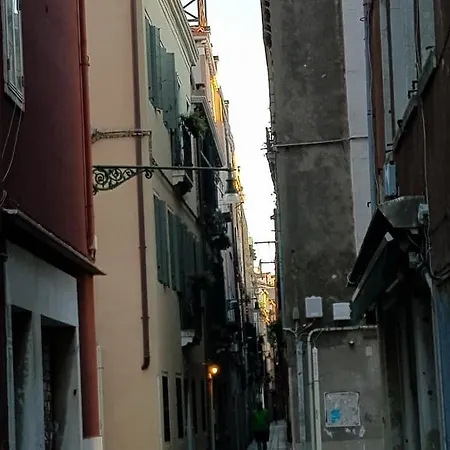 Angolo Fiorito Venice