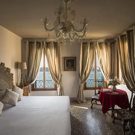 Гостевой дом La Residenza 818 *