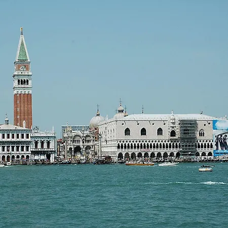 Hotel Sarah Cruise *