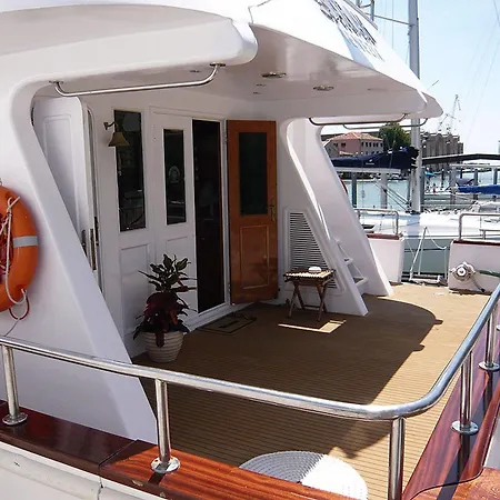 Sarah Cruise Hotel Venice