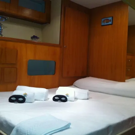 Sarah Cruise Hotel