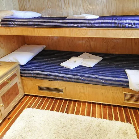 Hotel Sarah Cruise