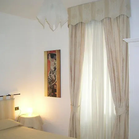 Agli Artisti