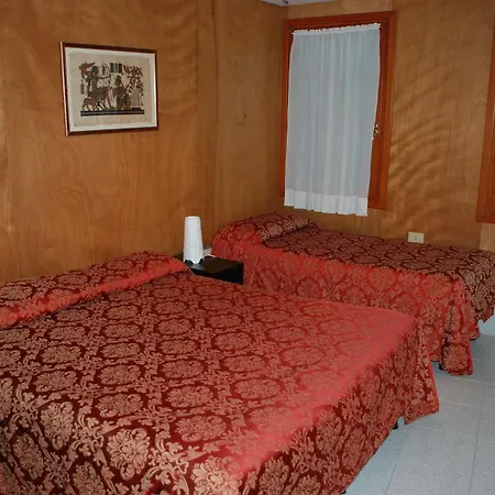 Friends Hotel *