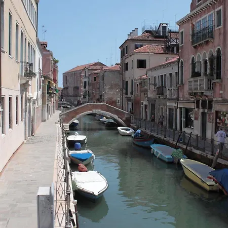 Hostel Biennale Hostel Venice