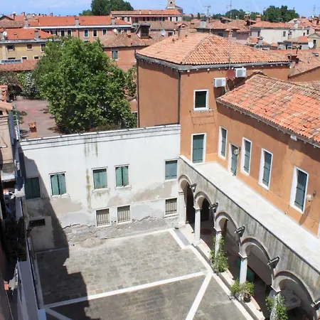 Hostel Biennale Hostel Venice