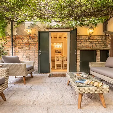 Ferienhaus Luxury Garden House La Baruffa *