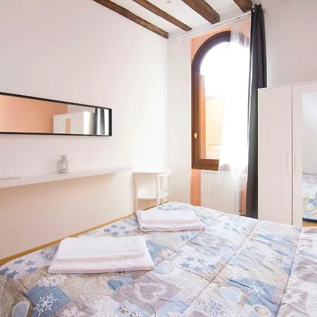 S & L House Apartment *