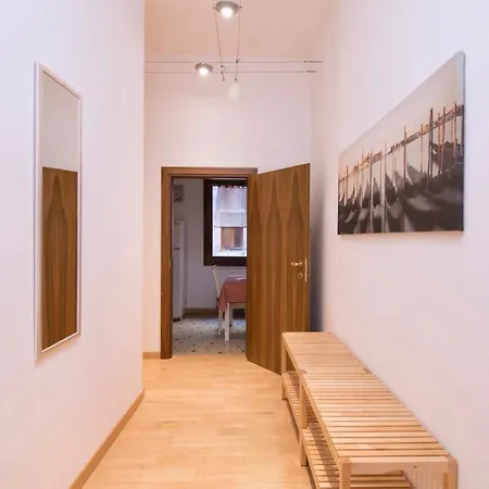S & L House Venice