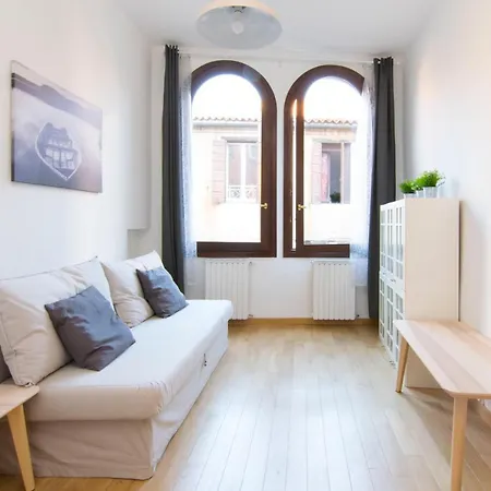 Apartment S & L House *