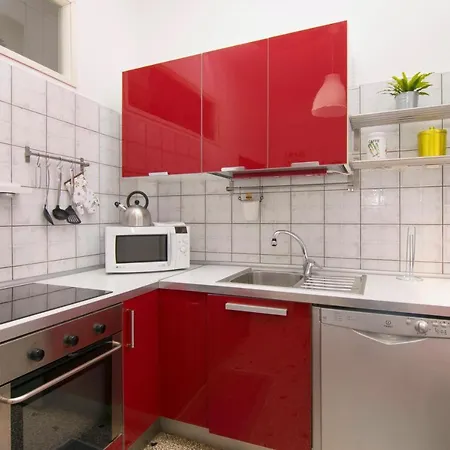 S & L House Apartment *