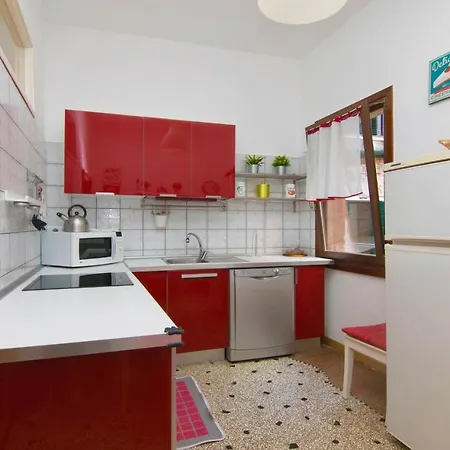 Apartment S & L House *