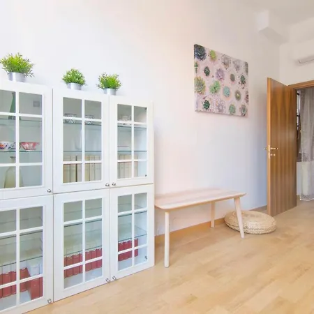 Apartment S & L House *
