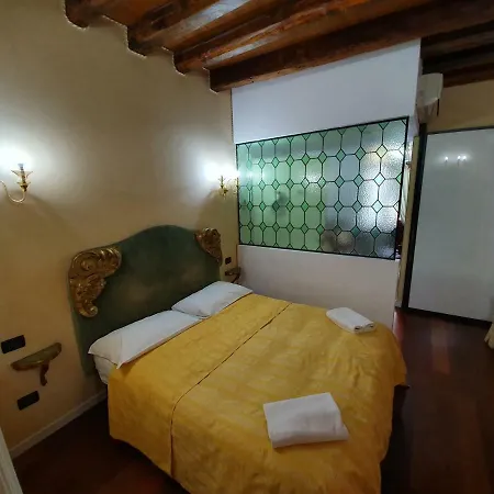 Affittacamere Alloggi Rivetta 2*