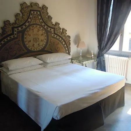 Гостевой дом La Residenza 818 *